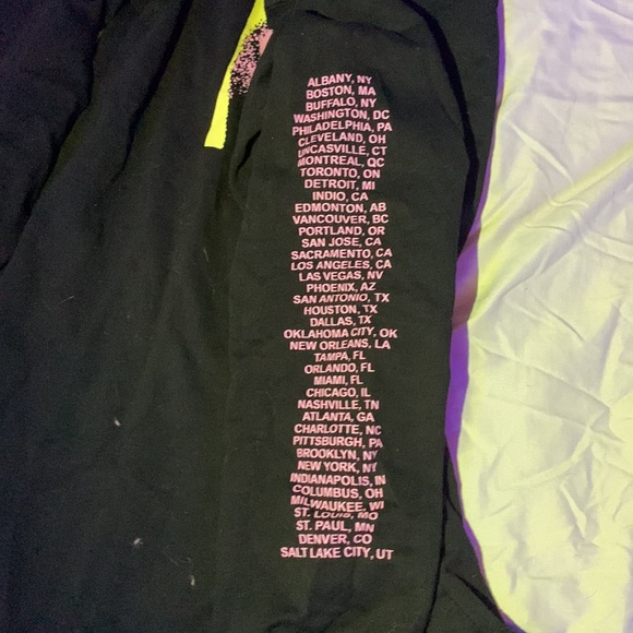 Thank you next Ariana grande tours H&M shirt - Picture 2 of 4
